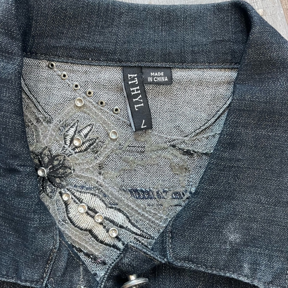 Denim Jean jacket with lots of bling, new without tags - Picture 11 of 12